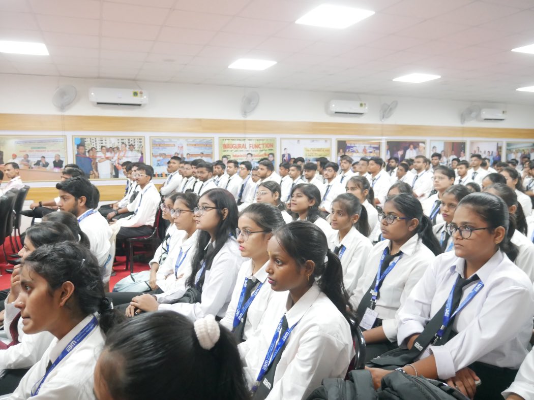 Padma Shri Dr. R.N. Singh Inspires Students at IIBM's “Meet the Leader” Session